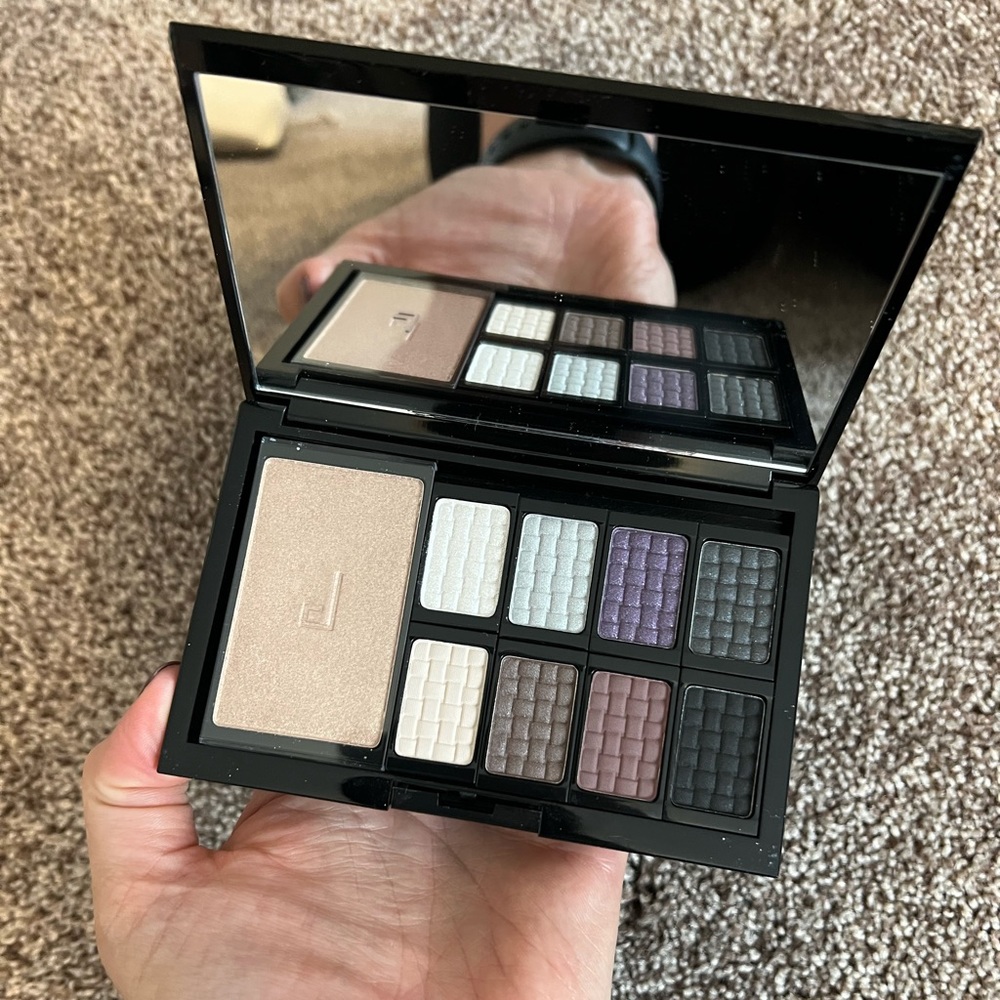 Doucce Freematic Eyeshadow Pro Palette